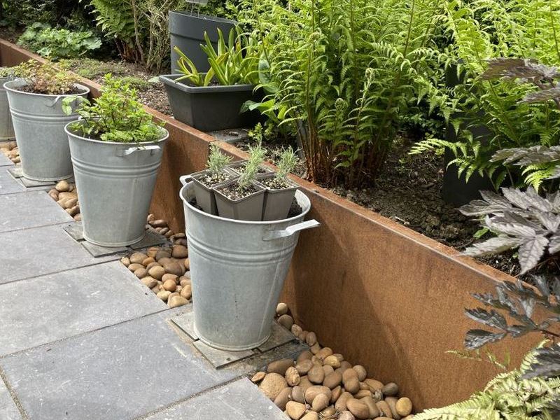 corten retaining wall with gravel trap