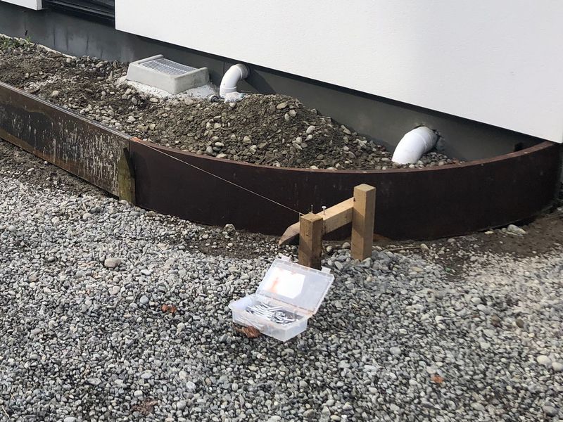 corten retaining panel setot to stringline and profiles